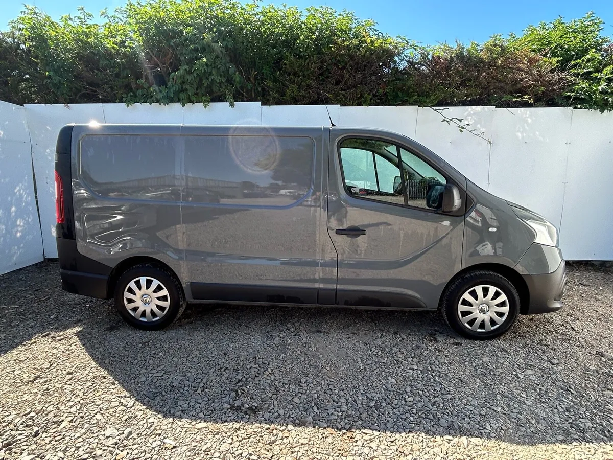2018 Renault Trafic low kms - Image 2