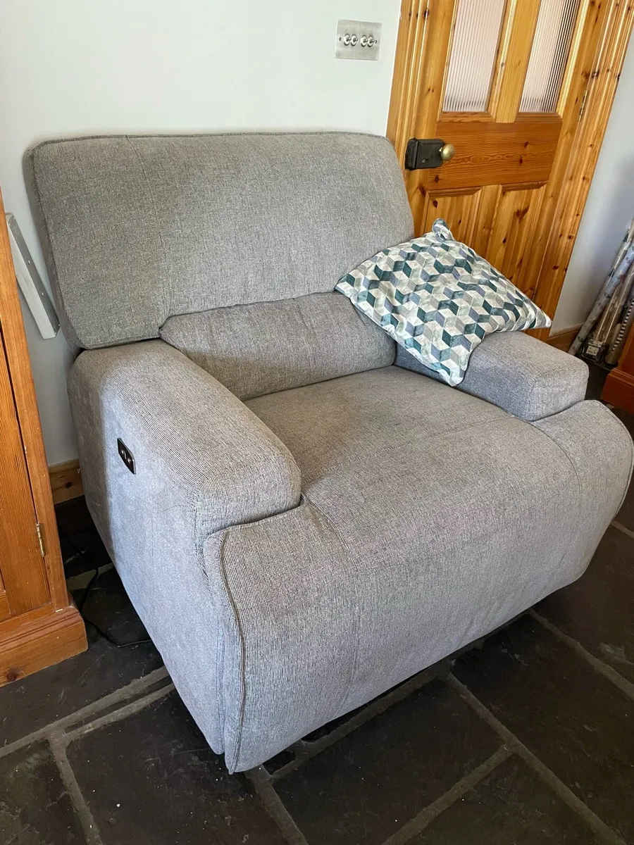 Electric Recliner Seat - Image 1