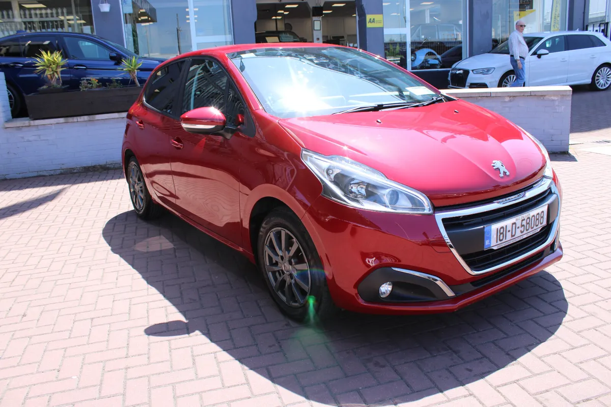 Peugeot 208 1.2i ALLURE  5DR HATCHBACK AUTOMATIC - Image 1