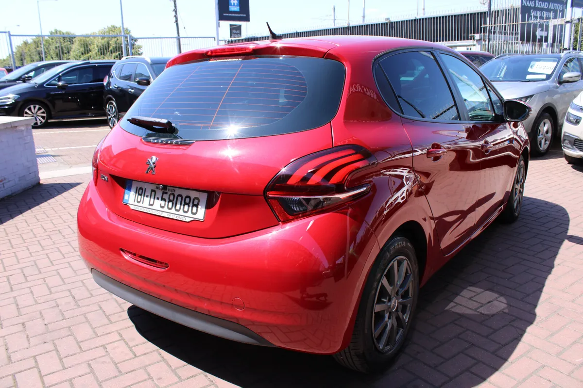 Peugeot 208 1.2i ALLURE  5DR HATCHBACK AUTOMATIC - Image 4