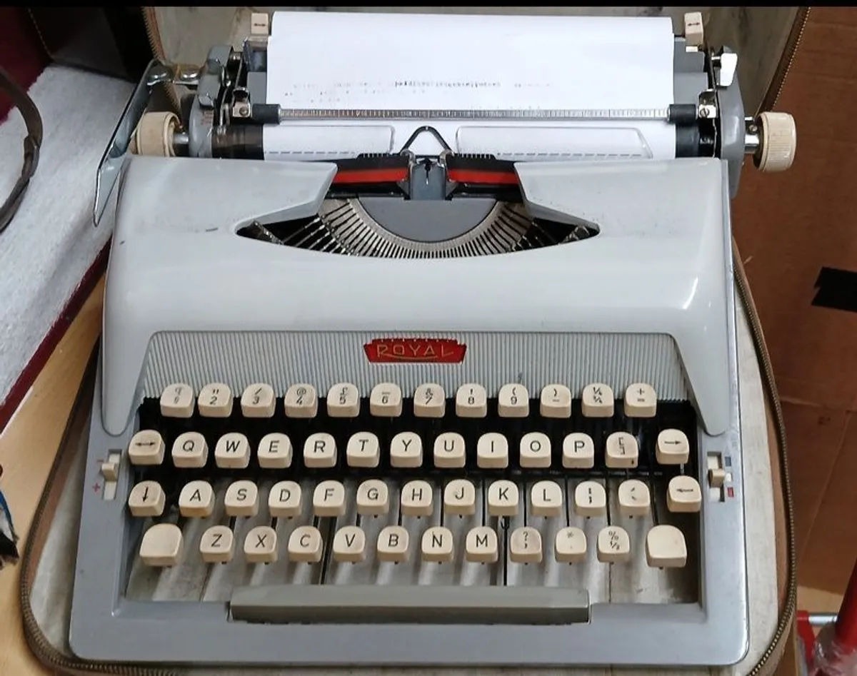 Royaluxe 425 Typewriter