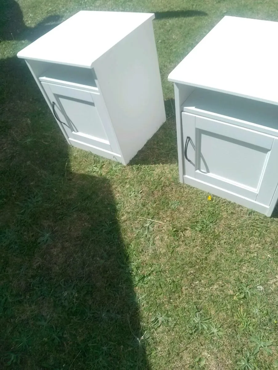 2 white lockers - Image 2