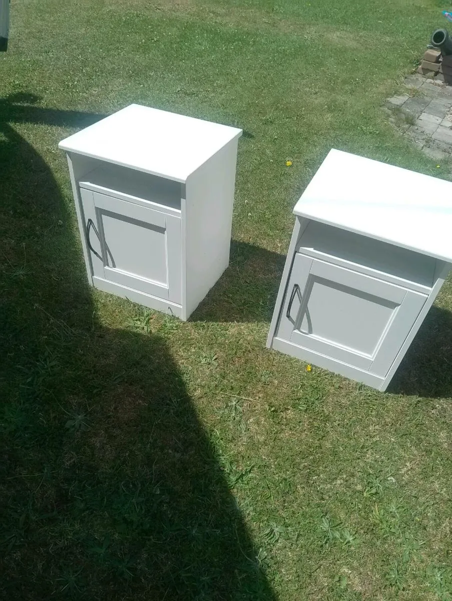 2 white lockers - Image 4