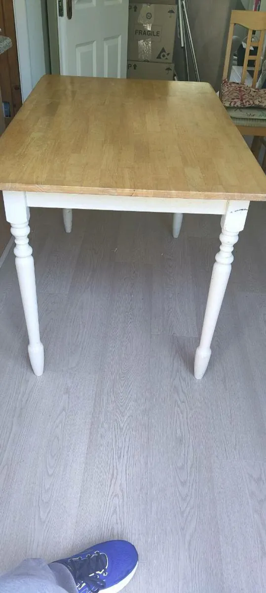 Kitchen table - Image 1