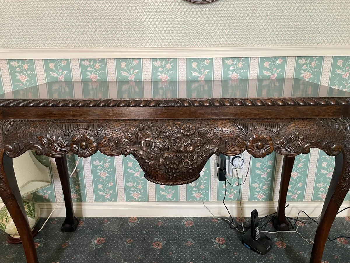 Ornate table - Image 1