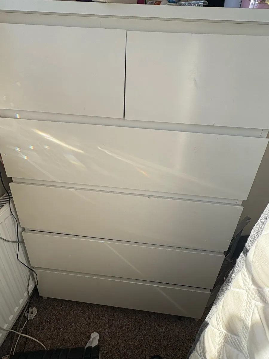 Chest of drawers