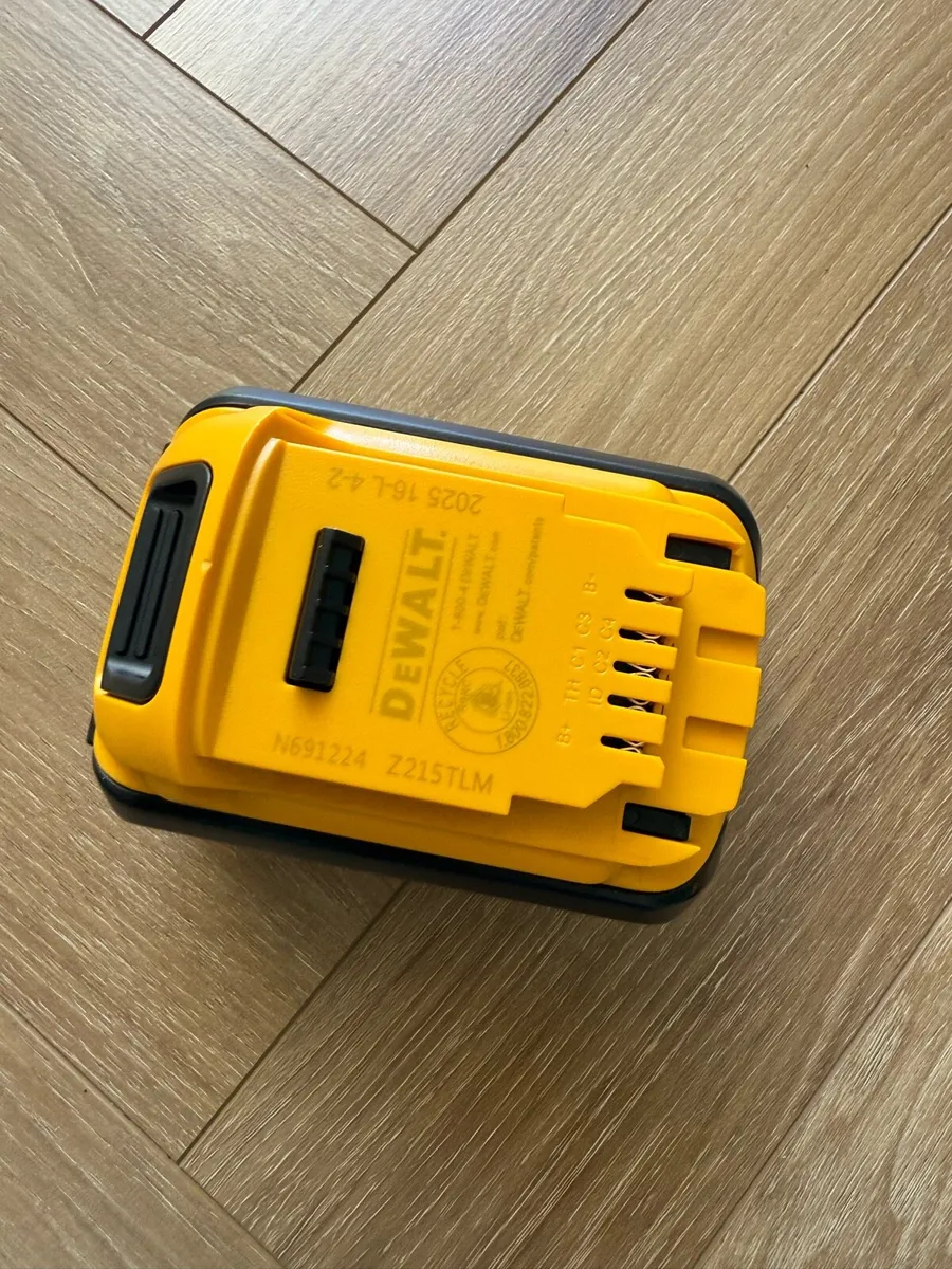 Dewalt 9.0AH battery - Image 2