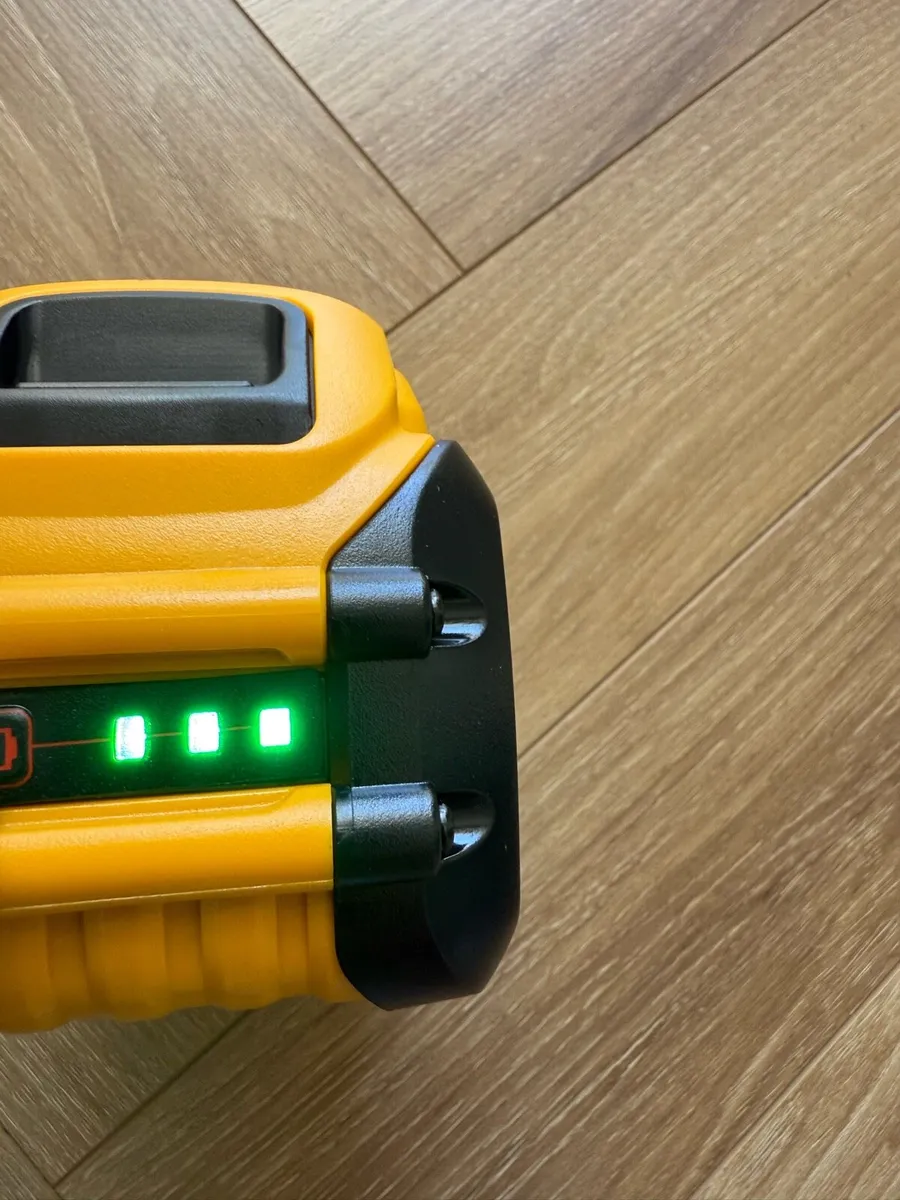 Dewalt 9.0AH battery - Image 4