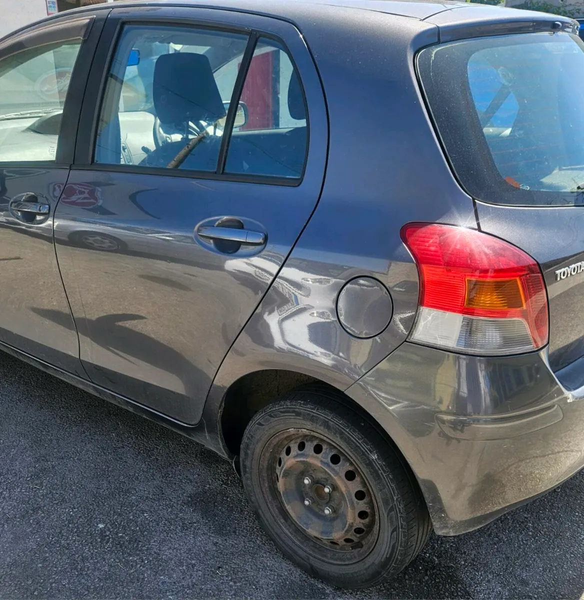 10 YARIS - Image 3