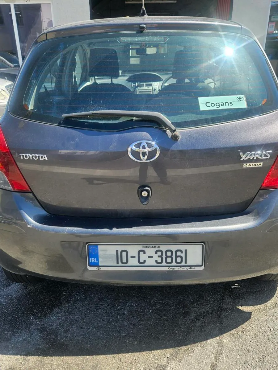 10 YARIS - Image 4