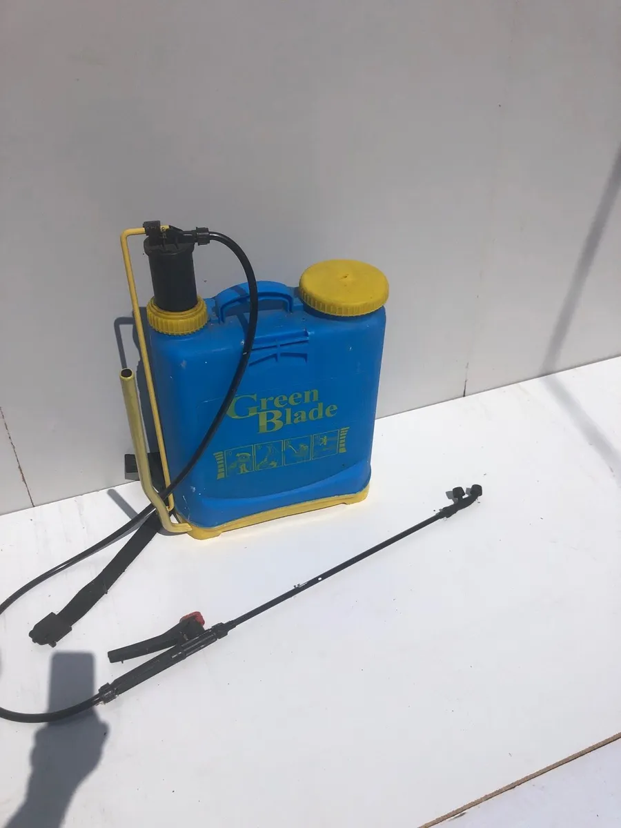 Knapsack sprayer - Image 1