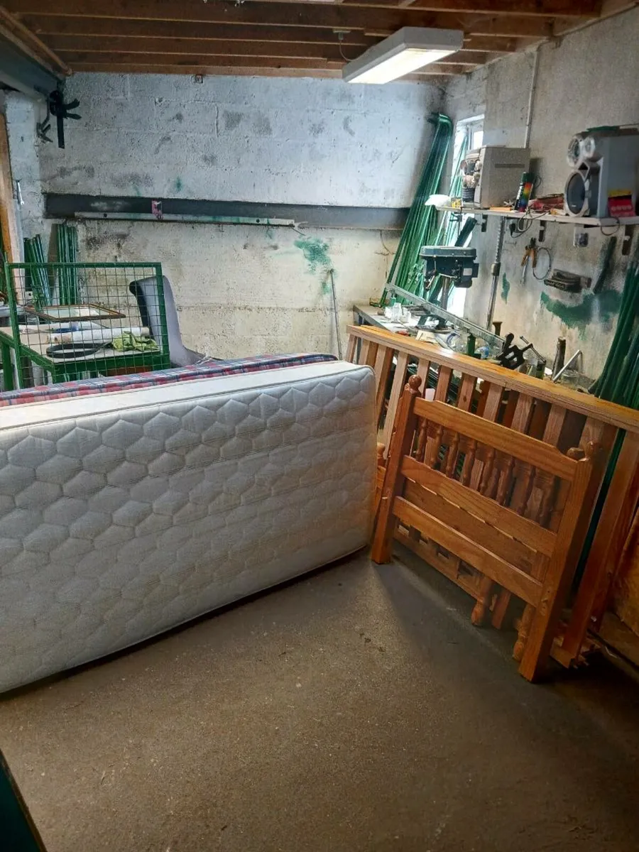 2 single beds - Image 1