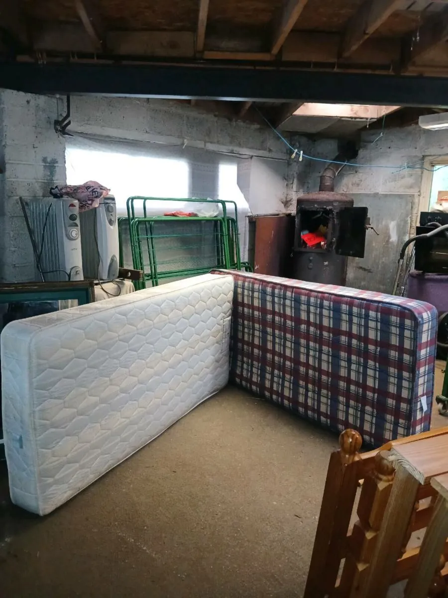 2 single beds - Image 2
