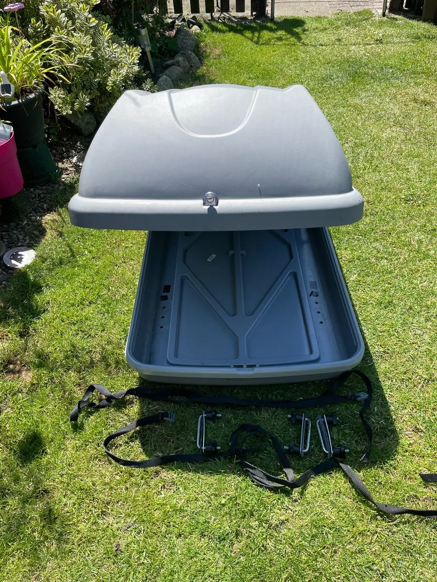 Car roof box - Image 1