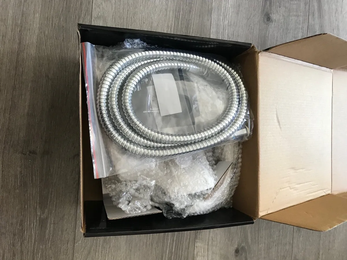 Quality bath tap and shower set - Image 3