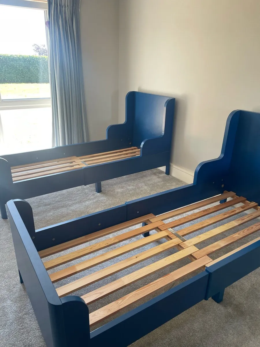 Twin kids beds - extendible