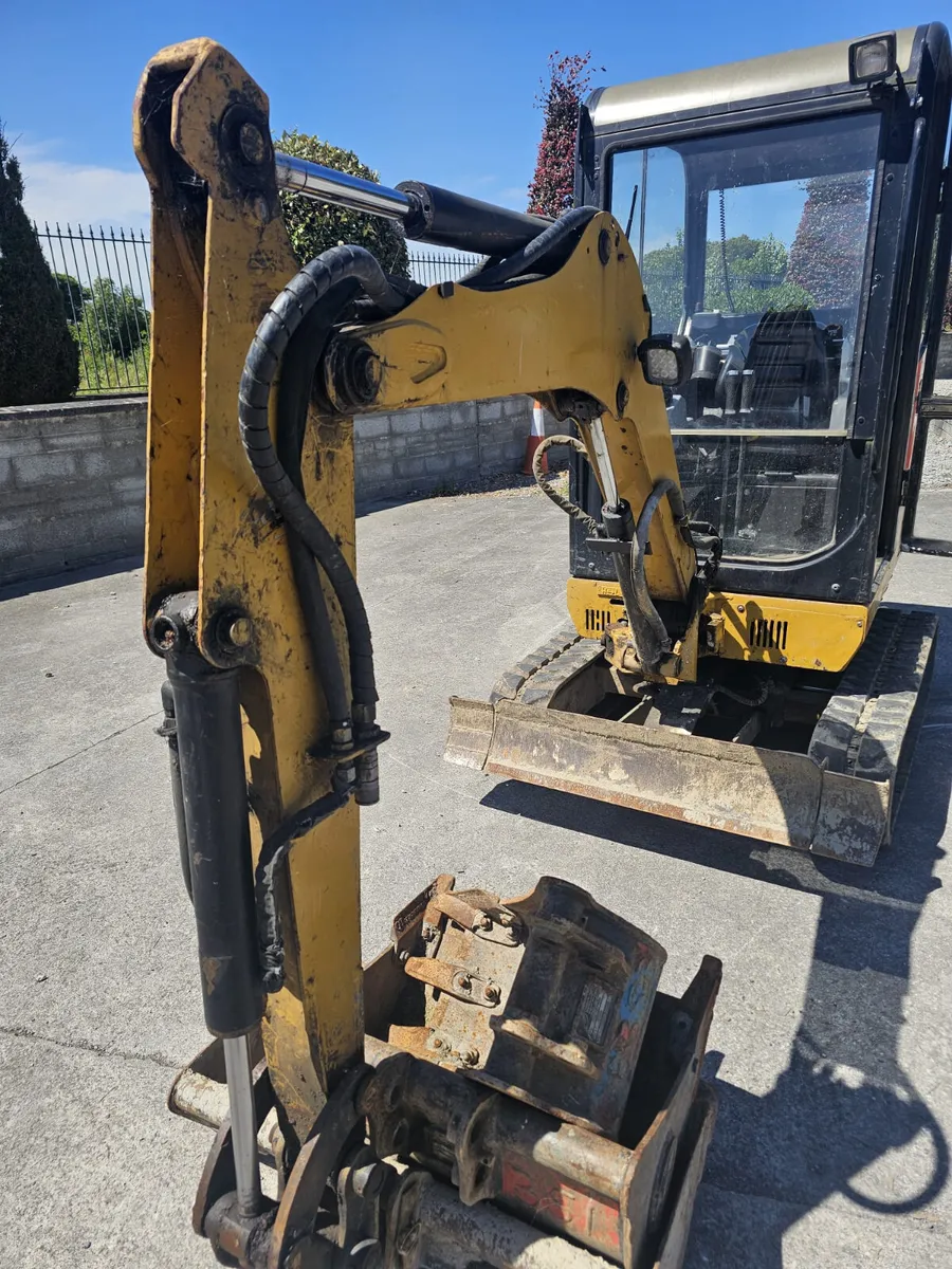 CAT 301.8c Excavator w/ 3 x buckets - Image 3