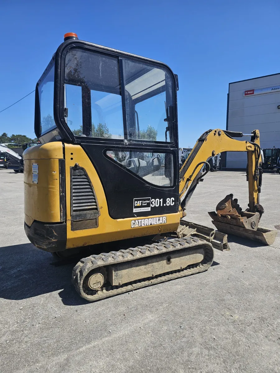 CAT 301.8c Excavator w/ 3 x buckets - Image 4
