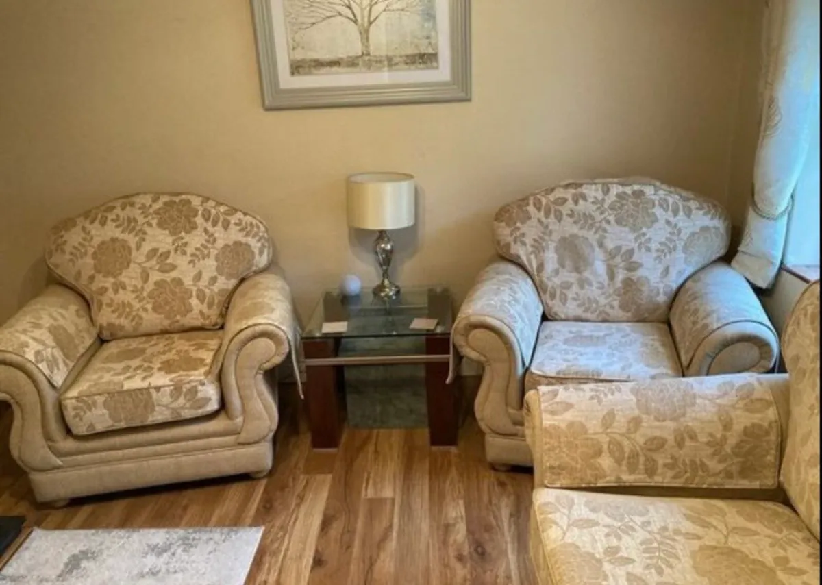 Suite of furniture - Image 2