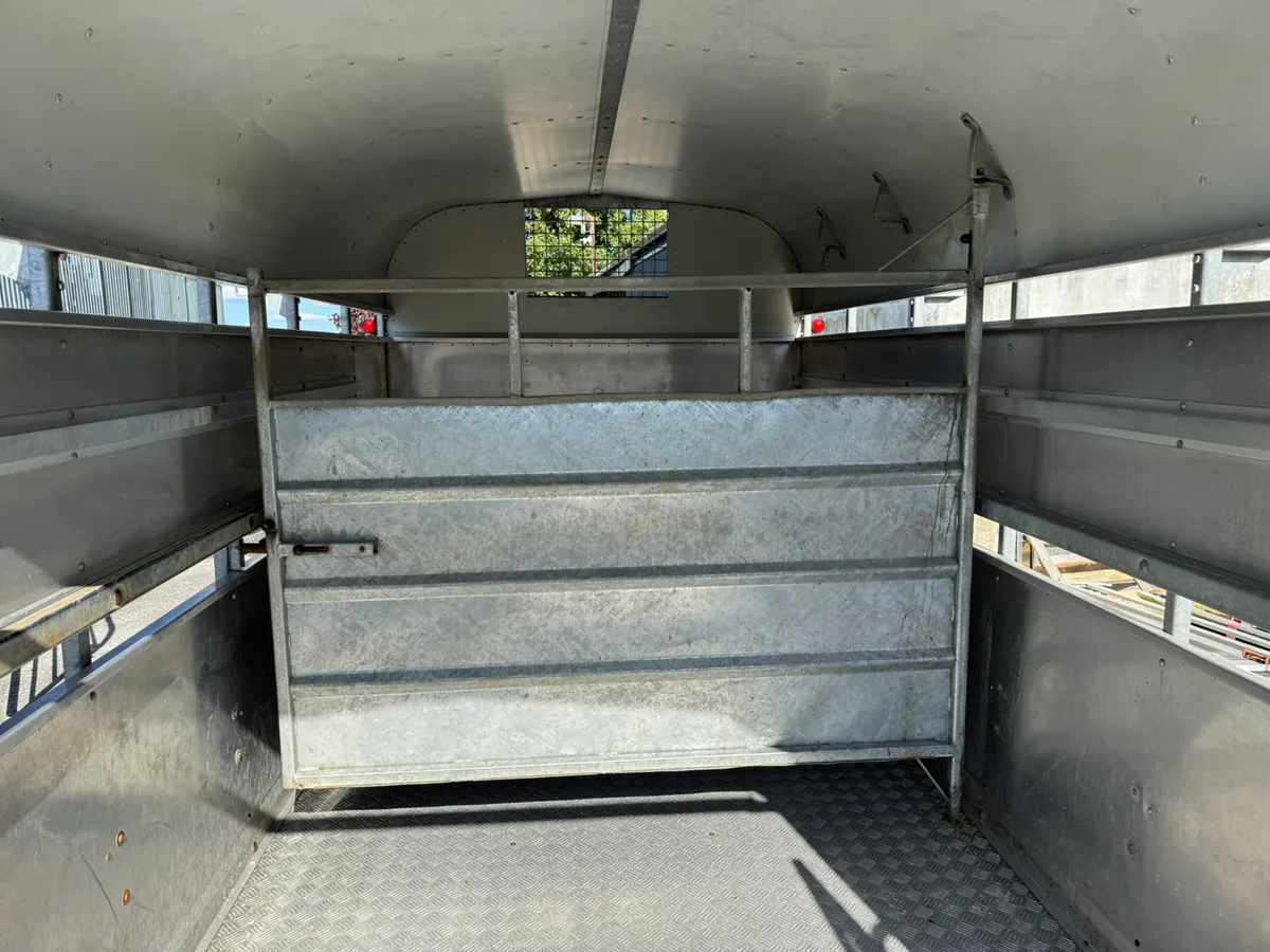 Nugent livestock trailer - Image 2