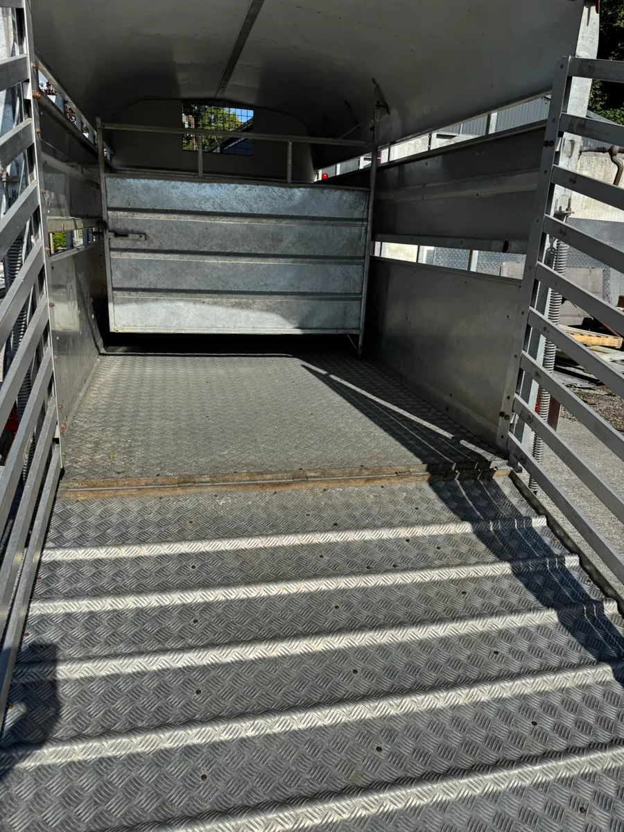 Nugent livestock trailer - Image 3