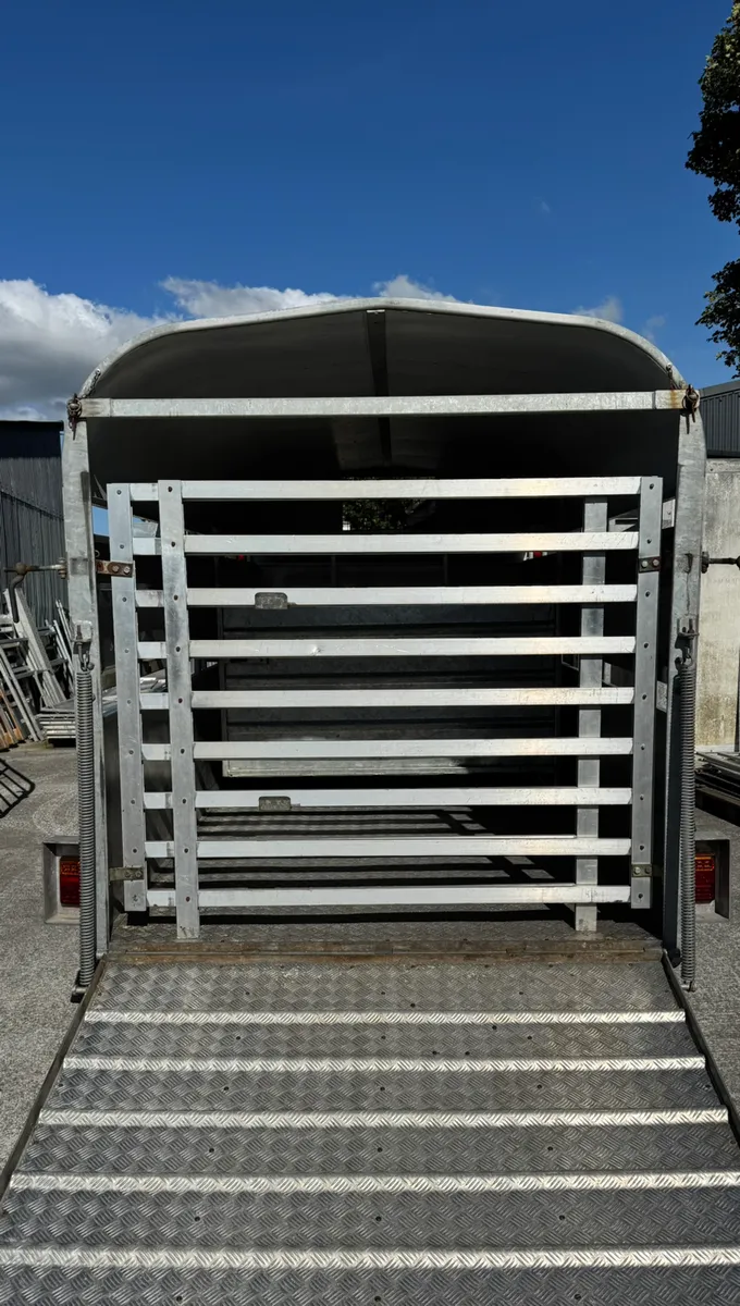 Nugent livestock trailer - Image 4
