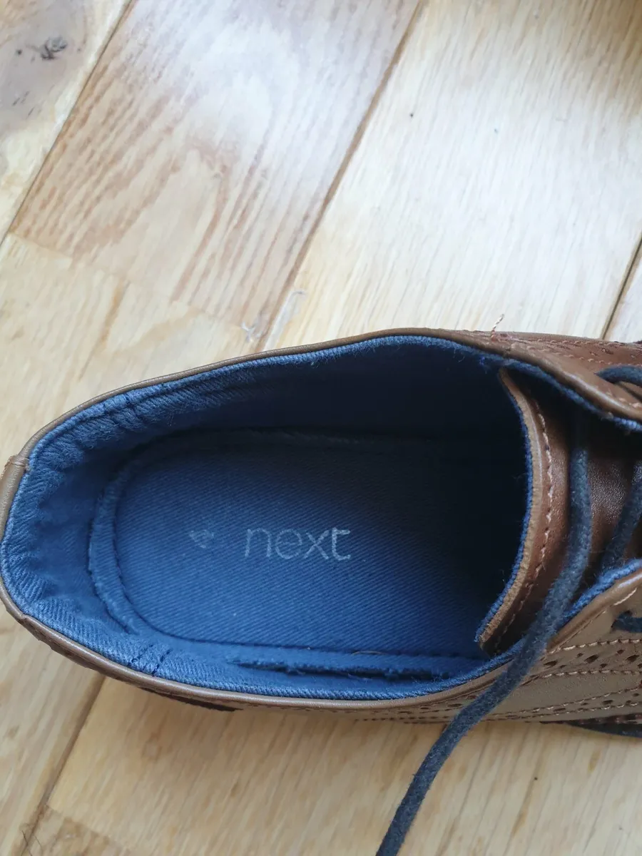 Boys brown shoes - Image 2
