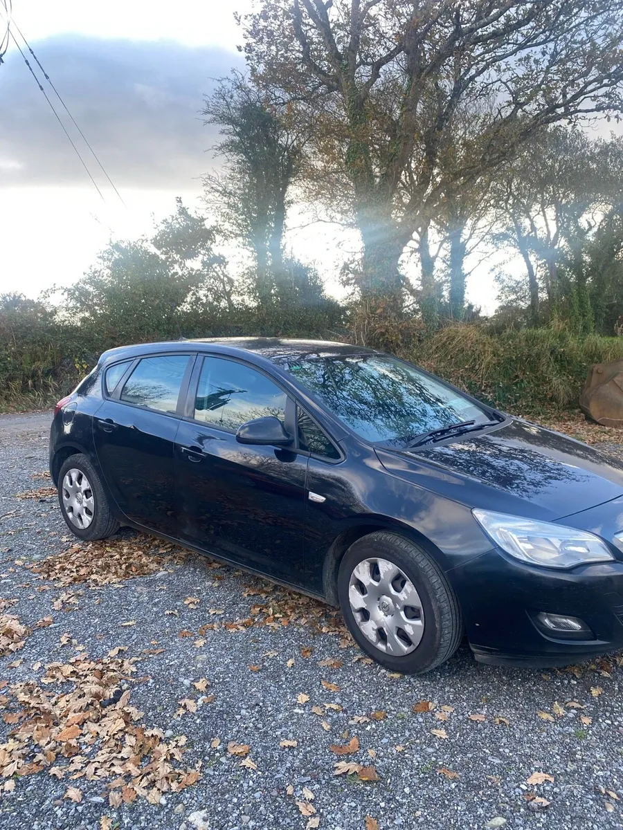Opel Astra 2012 Low mileage - Image 2