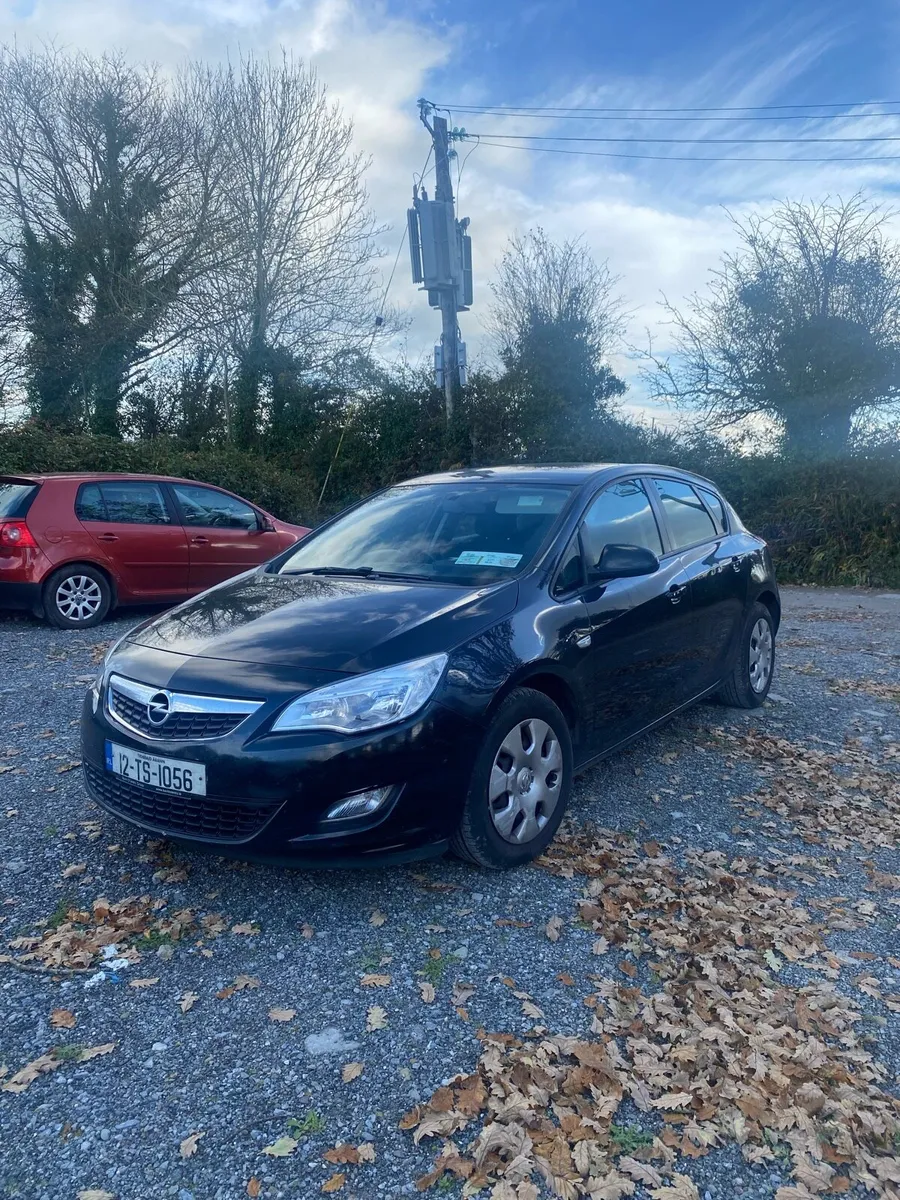 Opel Astra 2012 Low mileage - Image 3
