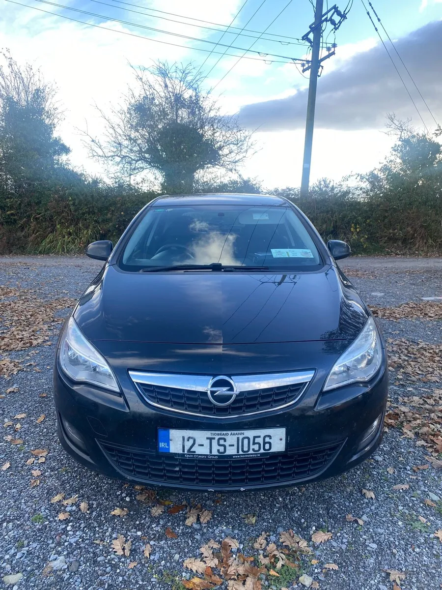 Opel Astra 2012 Low mileage - Image 4
