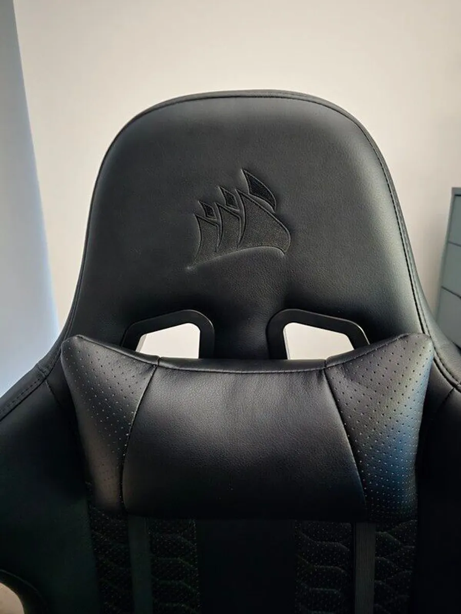 Corsair TC100 Relaxed Gaming Chair - Faux Leather, Black - Image 3
