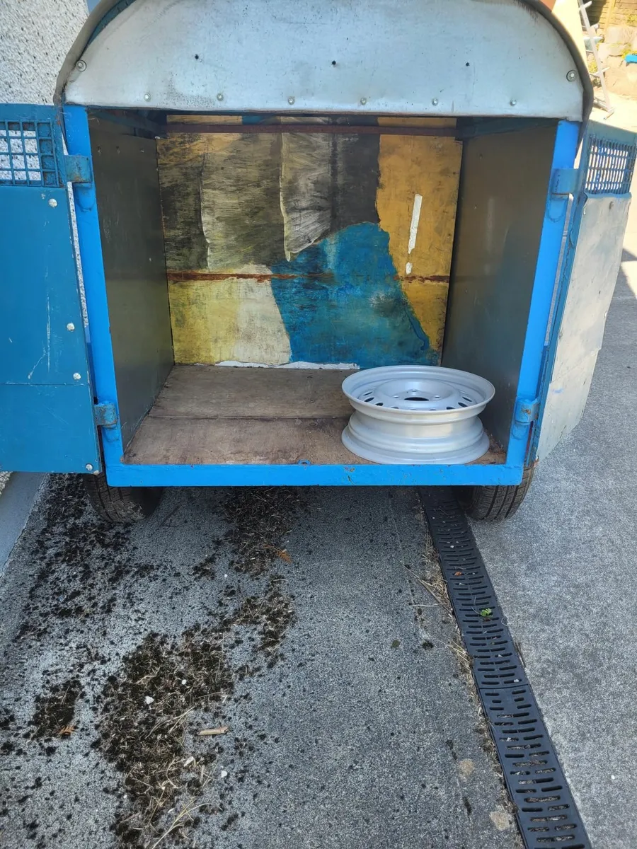 Small Trailer - Image 1