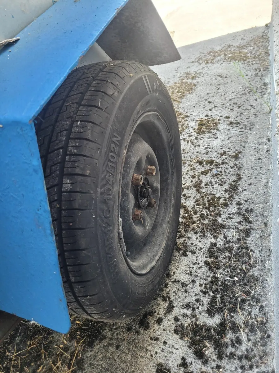 Small Trailer - Image 2