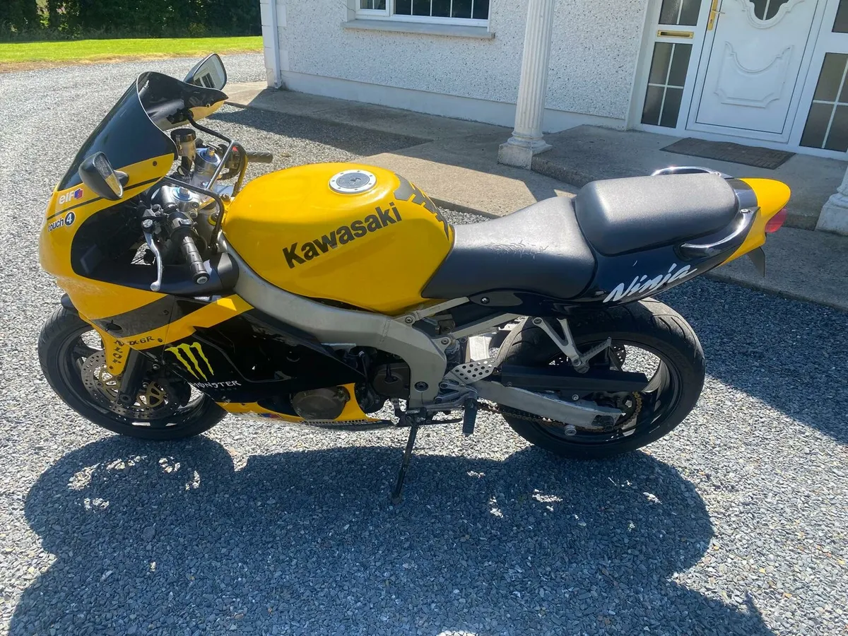Kawasaki ZX6R - Image 2
