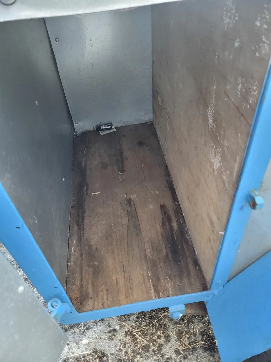 Small Trailer - Image 4