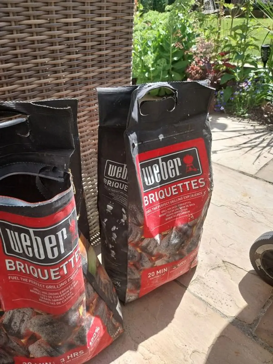Large weber bbq & accessories - Image 2