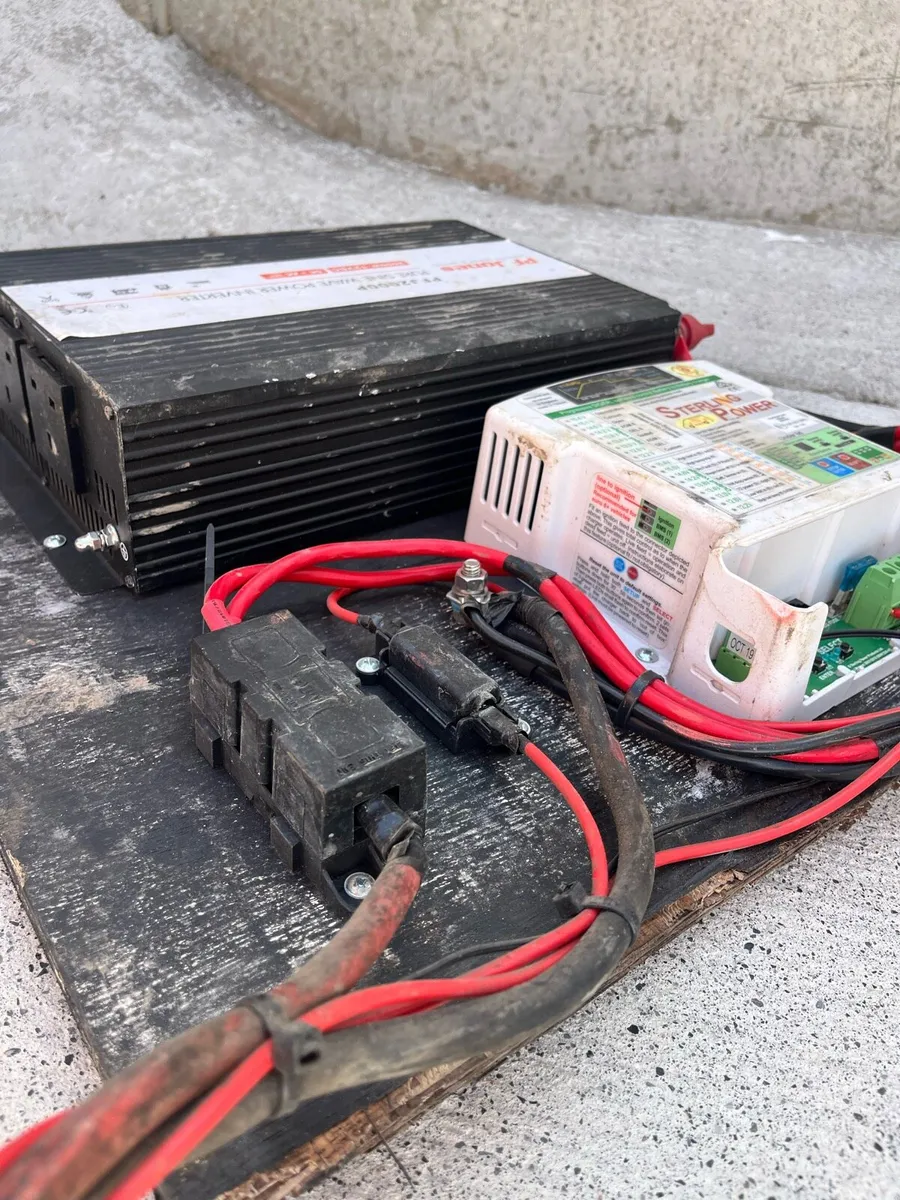 Power inverter/power pack unit - Image 1