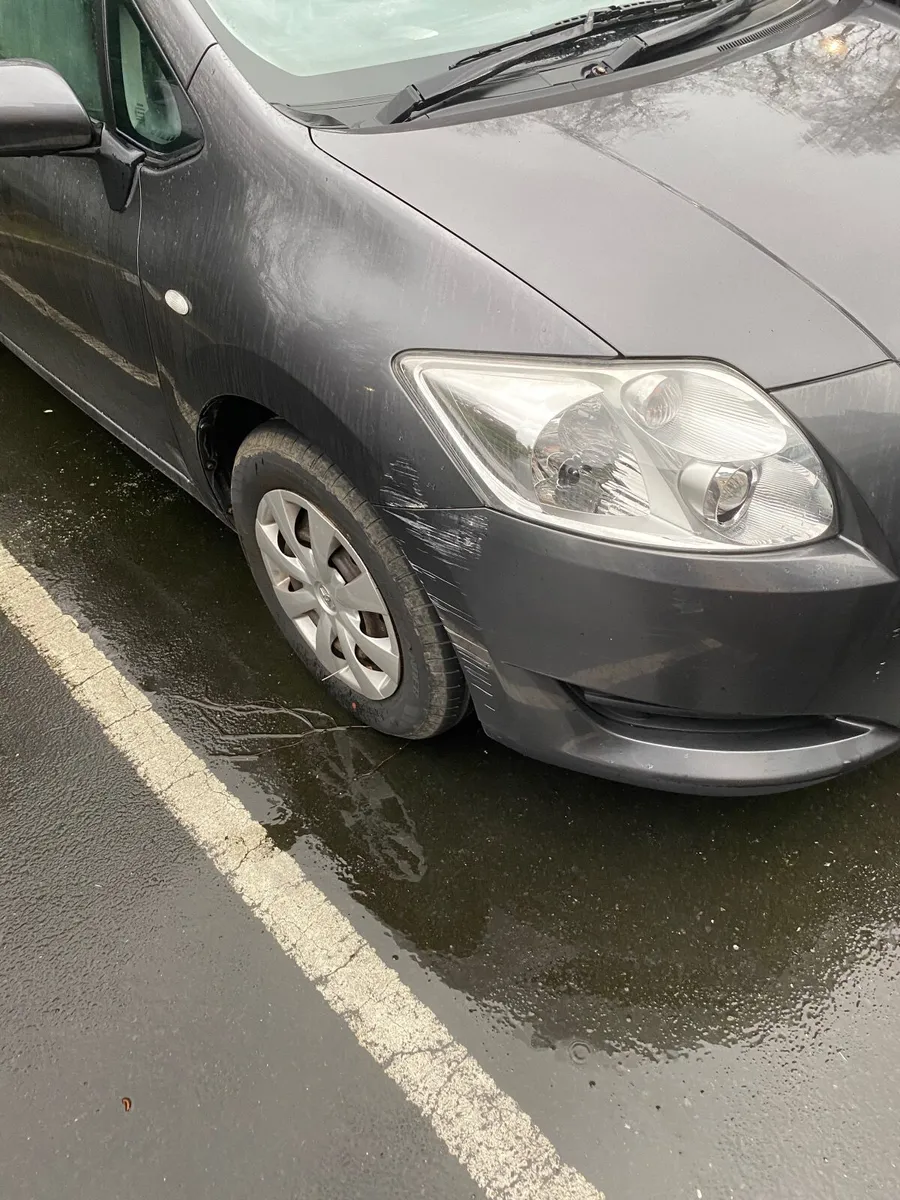 Toyota Auris 2008 - Image 2