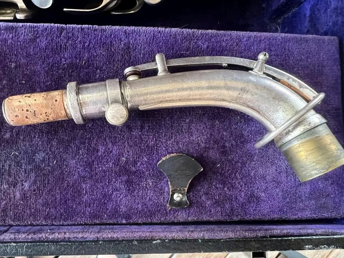 Vintage 1931 Pan American Eagle Globe Alto Sax - Image 3