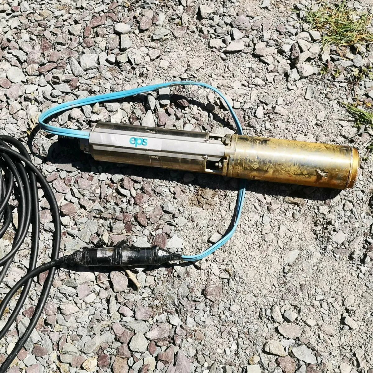 Submersible well pump & pressure vessel - Image 1