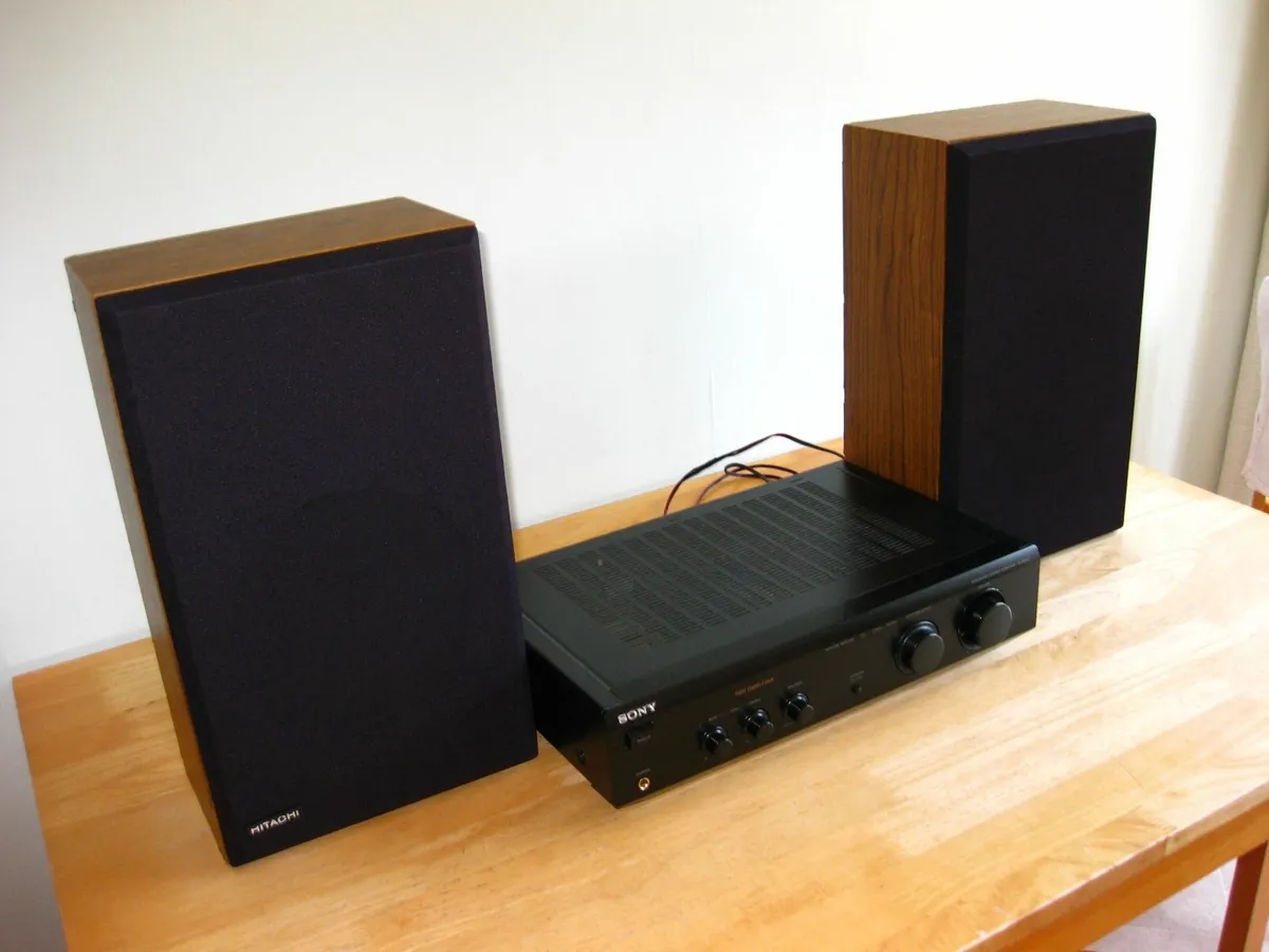 Vintage Hitachi SS-6220G Speakers Made in England. - Image 4