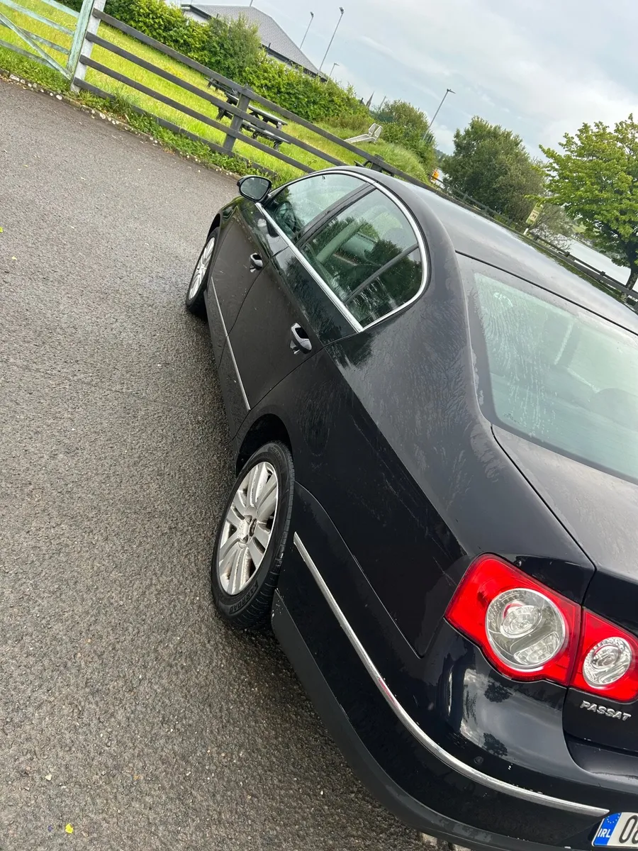 Volkswagen Passat 2008 - Image 2