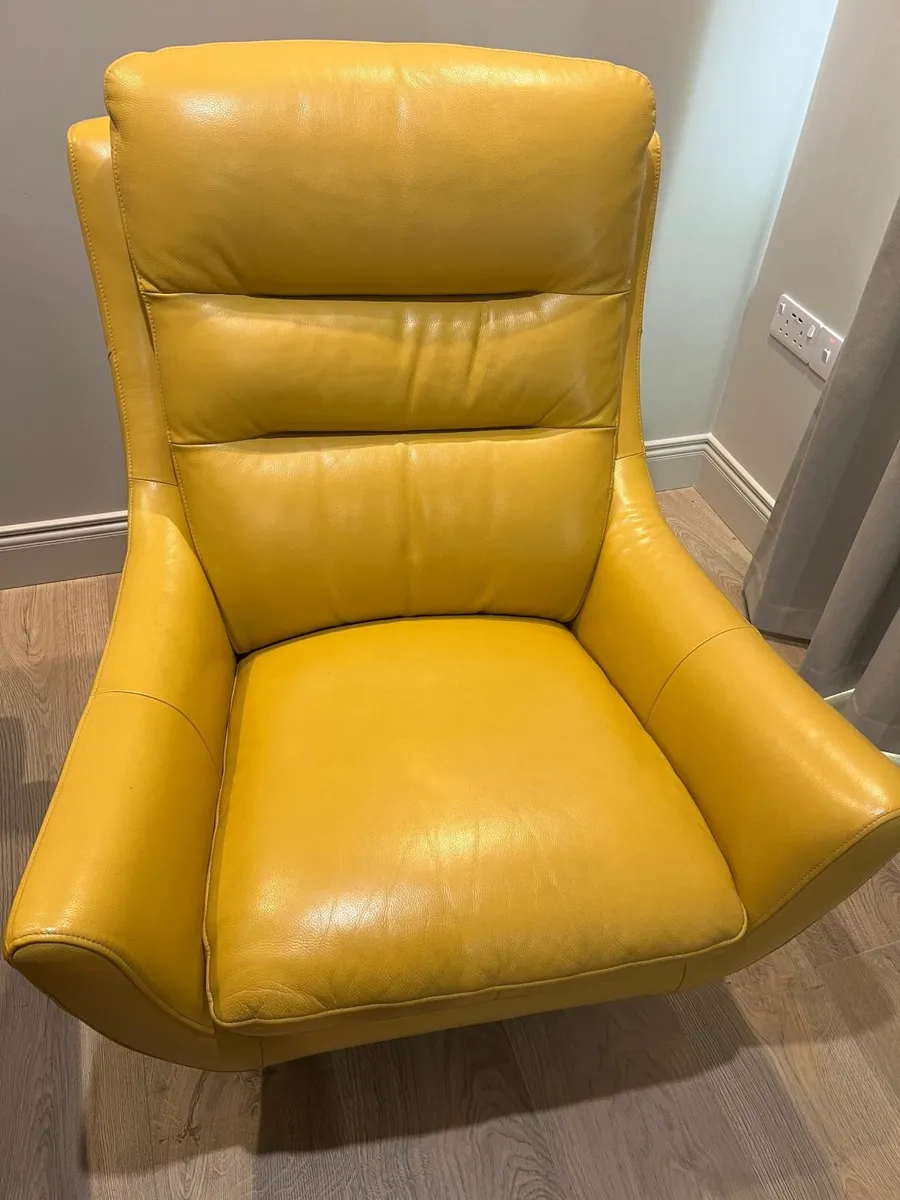 2 Armchairs - Image 1