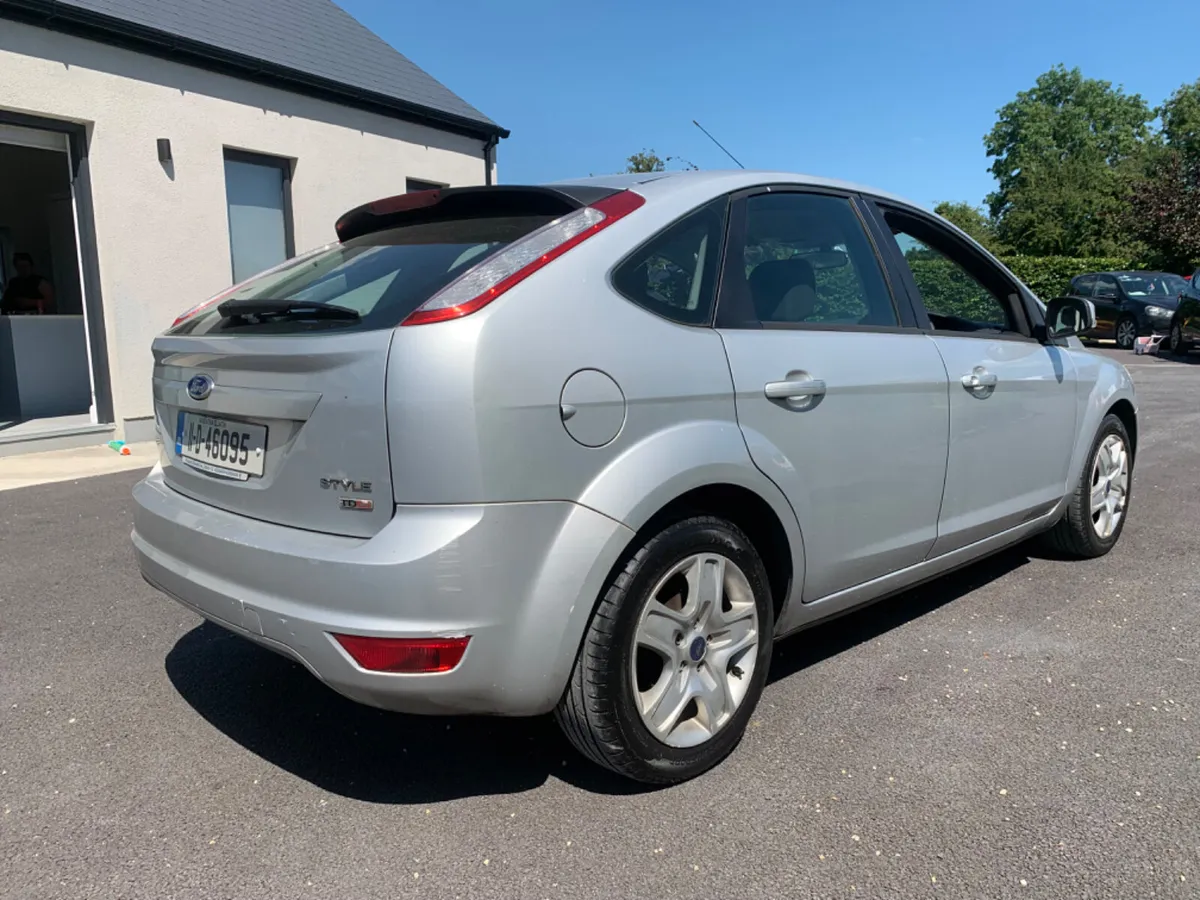 Ford Focus 2011 - Image 4