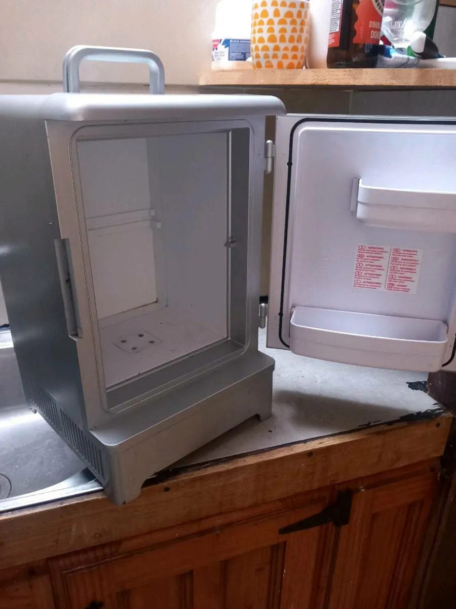Mini fridge cold and hot setting - Image 2