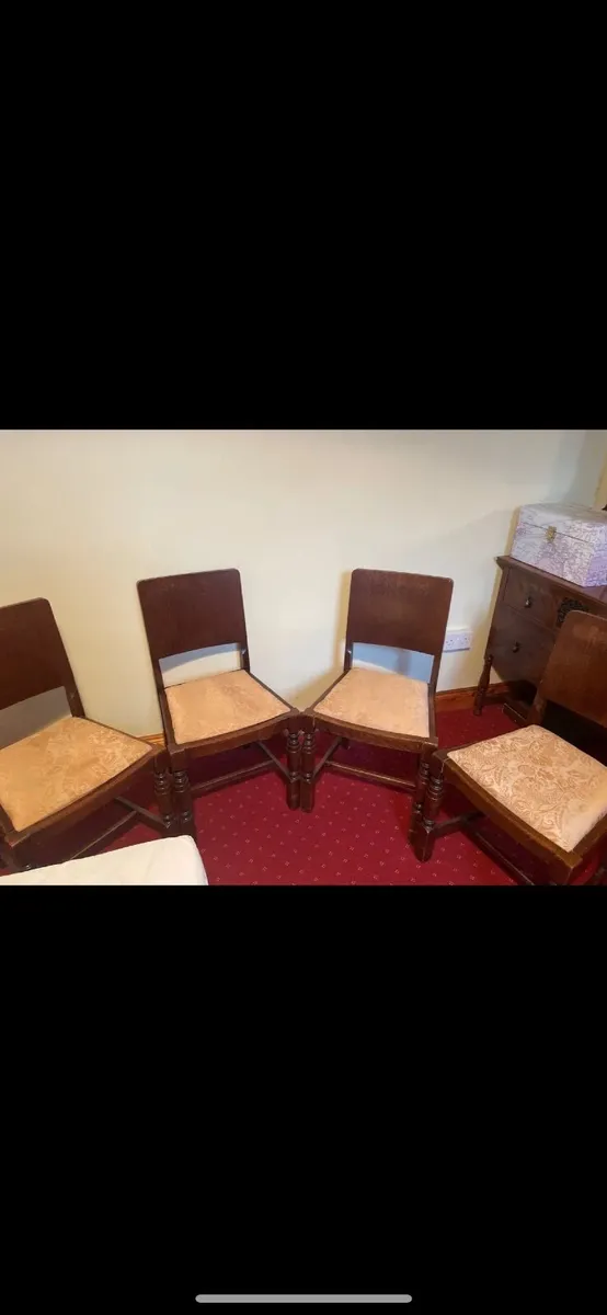 Set of 4 dining room chairs - Image 1