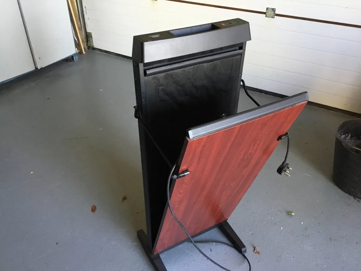 Clothes press - Image 1