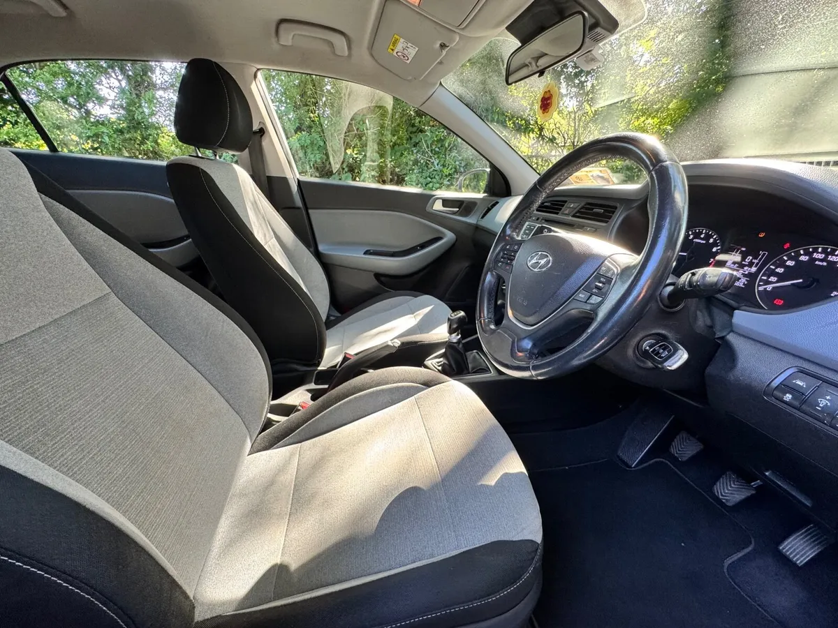 Hyundai i20 Deluxe 2015 5DR Hatch - Image 3