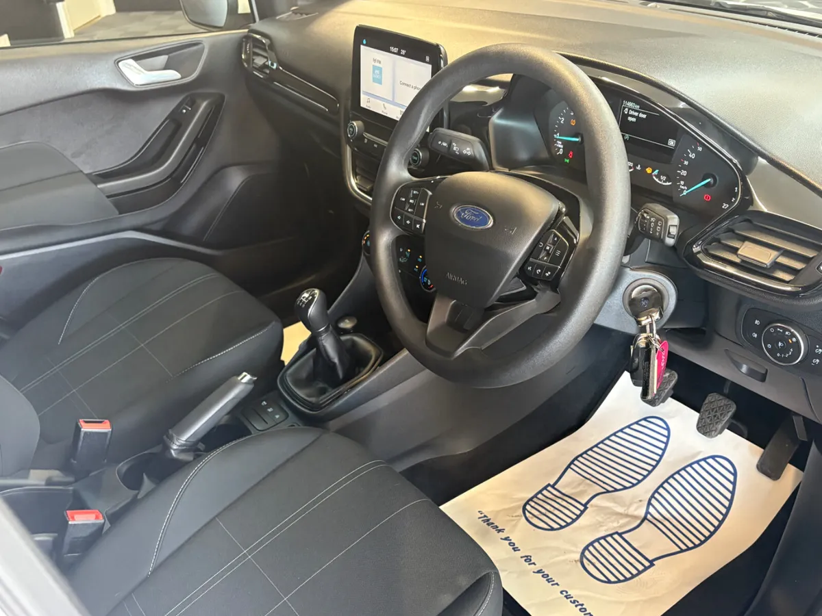 2920 Ford Fiesta Zetec 1.1 5dr - Image 3