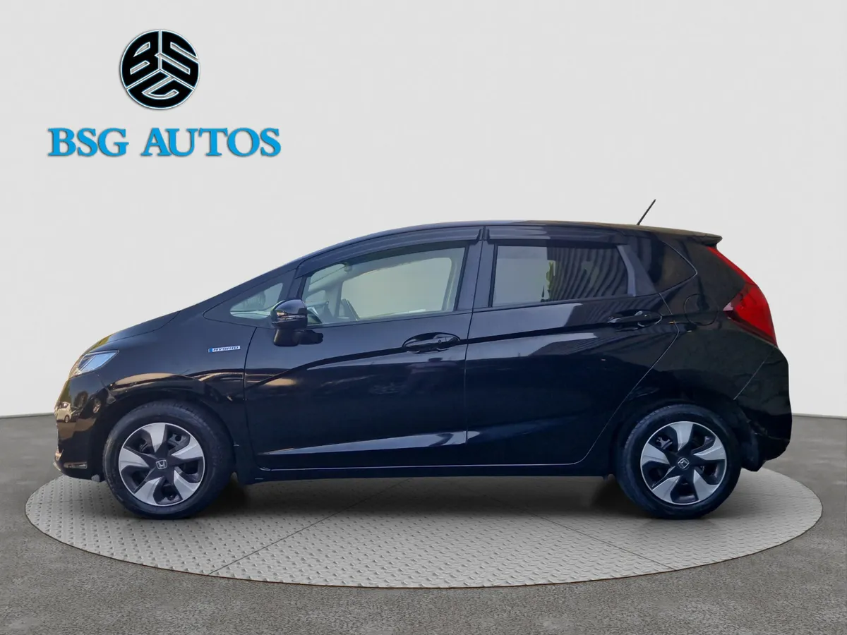 2018 HONDA FIT  1.5 HYBRID AUTOMATIC * 37K MILES* - Image 3